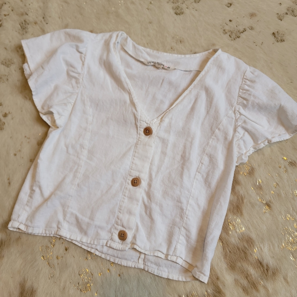 Pretty white cropped top